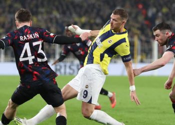 Edin Dzeko in Europa League con il Fenerbahçe (Foto ANSA)