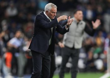 José Mourinho sulla panchina del Fenerbahçe (Foto ANSA)