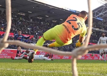 Una parata di Elia Caprile con il Cagliari (Foto ANSA)