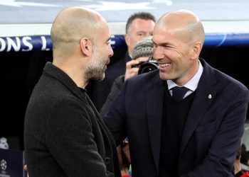Il saluto tra Pep Guardiola e Zinedine Zidane (Foto ANSA)