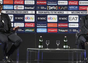 Antonio Conte e Aurelio De Laurentiis durante la presentazione del nuovo allenatore del Napoli (Foto ANSA)