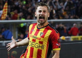 Ylber Ramadani esulta con il Lecce (Foto ANSA)