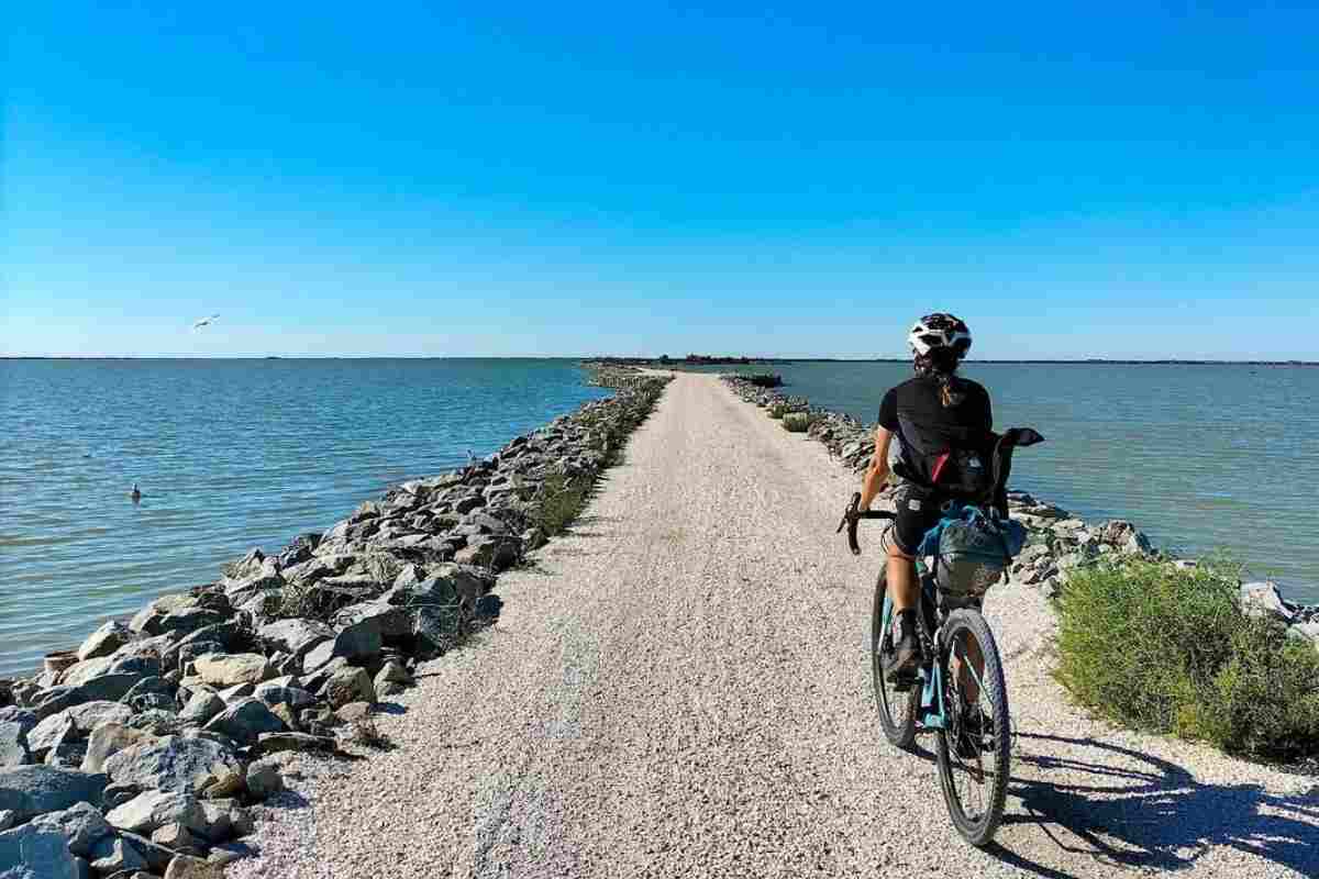 pista ciclabile più bella argine degli angeli