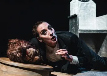 Anna Della Rosa in "Erodiàs" (foto Daniela Neri, da piccoloteatro.org)