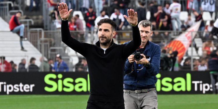 Cesc Fabregas saluta i tifosi del Como (Foto ANSA)