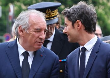 Bayrou e Attal, Francia