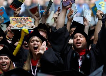 Studenti ad Harvard (Ansa)