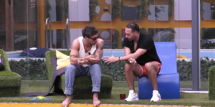 Antonino Spinalbese e Stefano Oradei a The Couple (Foto: screen Mediaset Infinity)