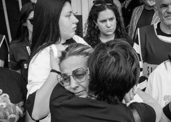 Afragola. Il dolore per la morte di Martina Carbonaro (Ansa)