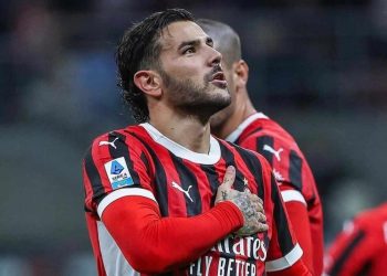 Theo Hernandez saluta il Milan