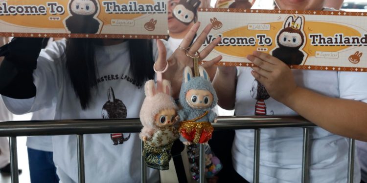 I Labubu utilizzati per promuovere il turismo in Thailandia (Ansa)