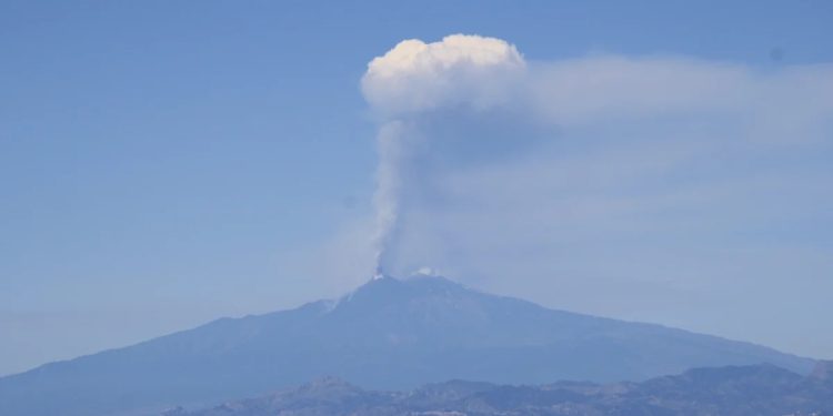 Etna in attività, 2 giugno 2025 (foto: StrettoWeb)