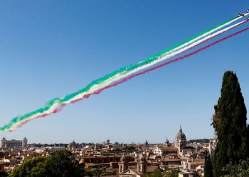 Frecce Tricolori su Roma per la Festa della Repubblica 2025