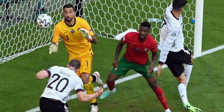 Robin Gosens in gol nell'ultima Germania Portogallo, agli Europei 2020 (Foto ANSA)