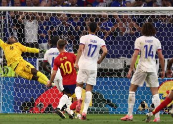 Il gol di Lamine Yamal in Spagna Francia agli Europei (Foto ANSA)