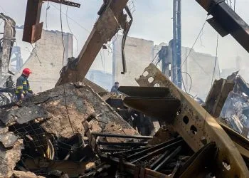 A Kharkiv (Ucraina), dopo un attacco russo, 26 maggio 2025 (Ansa)