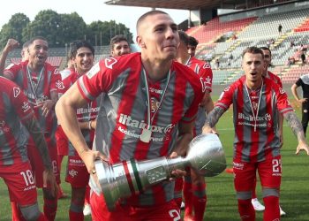 La Cremonese festeggia la promozione in Serie A (da facebook.com/uscremonese)