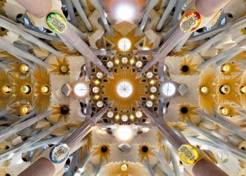 Sagrada Família, la volta del transetto. Dal libro di Chiara Curti "La Sagrada Família. Cattedrale della Luce" (foto Pere Vidas)