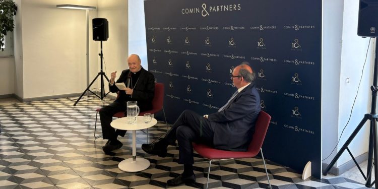 Il cardinale Gianfranco Ravasi all'evento di Comin & Partners