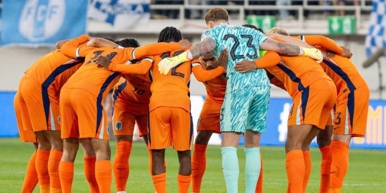L'Olanda prima della partita in Finlandia (Foto ANSA)