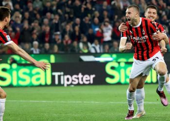 Strahinja Pavlovic esulta per un gol con il Milan (Foto ANSA)