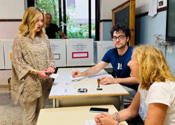 Meloni ai seggi per il Referendum 2025