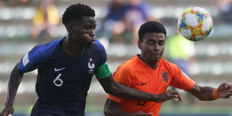 Lucien Agoumé in azione con la Francia U21 (Foto ANSA)