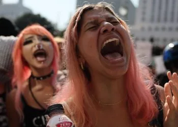 Proteste davanti al Edward R. Roybal Federal Building in Los Angeles, California, USA (Ansa)
