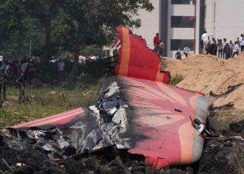 I rottami dell'aereo Air India precipitato, con un solo sopravvissuto (Foto: ANSA)