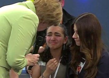 Nel 2015, in una trasmissione sull'emittente NDR, la cancelliera Merkel fece piangere una studentessa palestinese (Ansa)