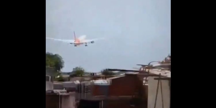 Incidente aereo India (Foto: Screen da X)