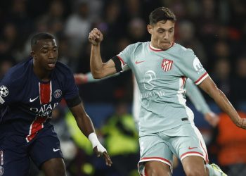 Willian Pacho contro Nahuel Molina in Psg Atletico Madrid (Foto ANSA)