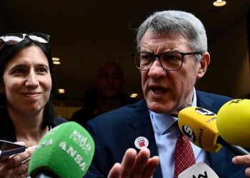 Elly Schlein (s) con Giorgio Landini (Ansa)