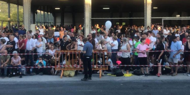 I pellegrini si preparano per la partenza a Macerata (Ansa)