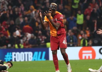 Victor Osimhen si dispera per un gol sbagliato con il Galatasaray (Foto ANSA)
