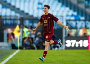 Nicolò Pisilli in campo con la Roma (Foto: Web)