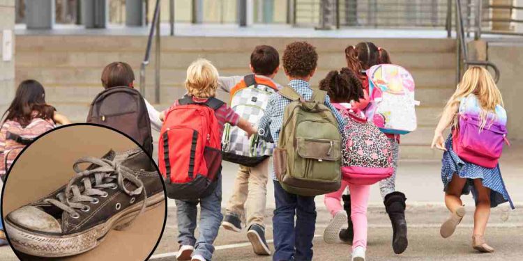 storia bimbo scarpe rovinate