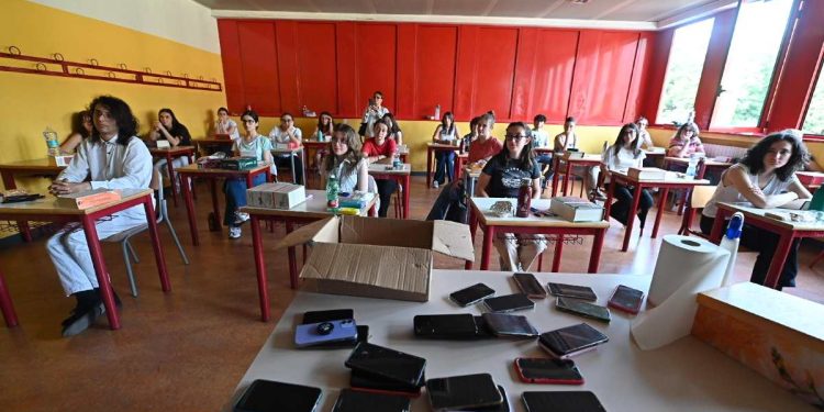 Smartphone vietati alla Maturità