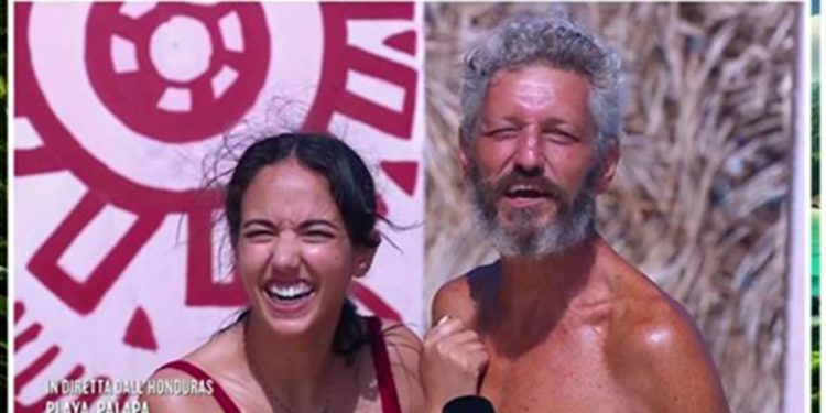 Omar Fantini e la compagna Zahra all'Isola dei Famosi 2025