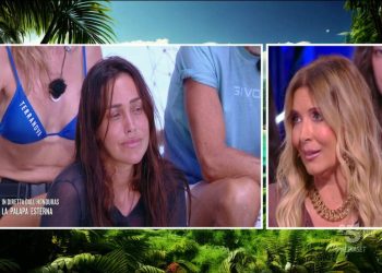 Teresanna Pugliese e Selvaggia Lucarelli all'Isola dei Famosi 2025. (Foto: Web)