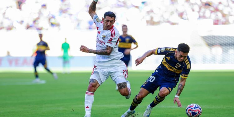 Angel Di Maria contro Alan Velasco in Boca Juniors Benfica (Foto ANSA)