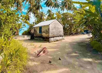 spiaggia che si illumina