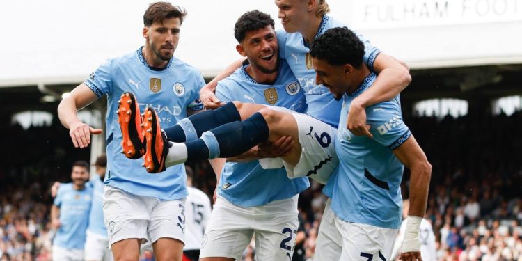 I calciatori del Manchester City festeggiano Erling Haaland (Foto ANSA)