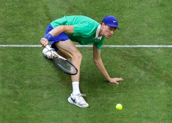 Jannik Sinner impegnato ad Halle (Foto ANSA)
