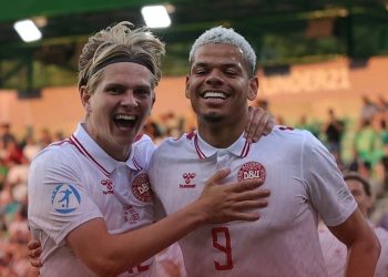 Thomas Jorgensen e William Osula esultano con la Danimarca U21 (da Facebook)