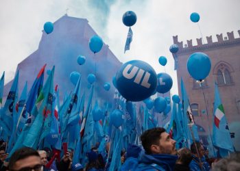 Una manifestazione della Uil (Ansa)