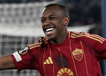 Abdulhamid con la maglia della Roma (Foto Ansa)