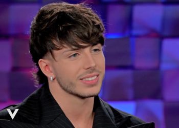 Mattia Zenzola a Battiti Live con Benedetta Vari e Maddalena Svevi (Screen Mediaset Infinity)