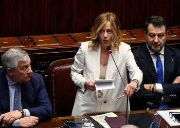 Antonio Tajani (s), Giorgia Meloni (c) e Matteo Salvini sui banchi del governo (Ansa)