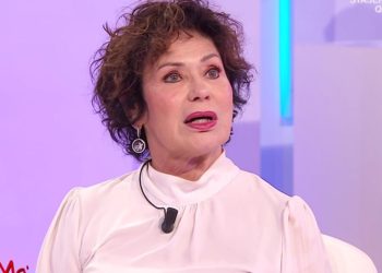 Perché Corinne Clery e il figlio Alexandre Wayaffe non si parlano